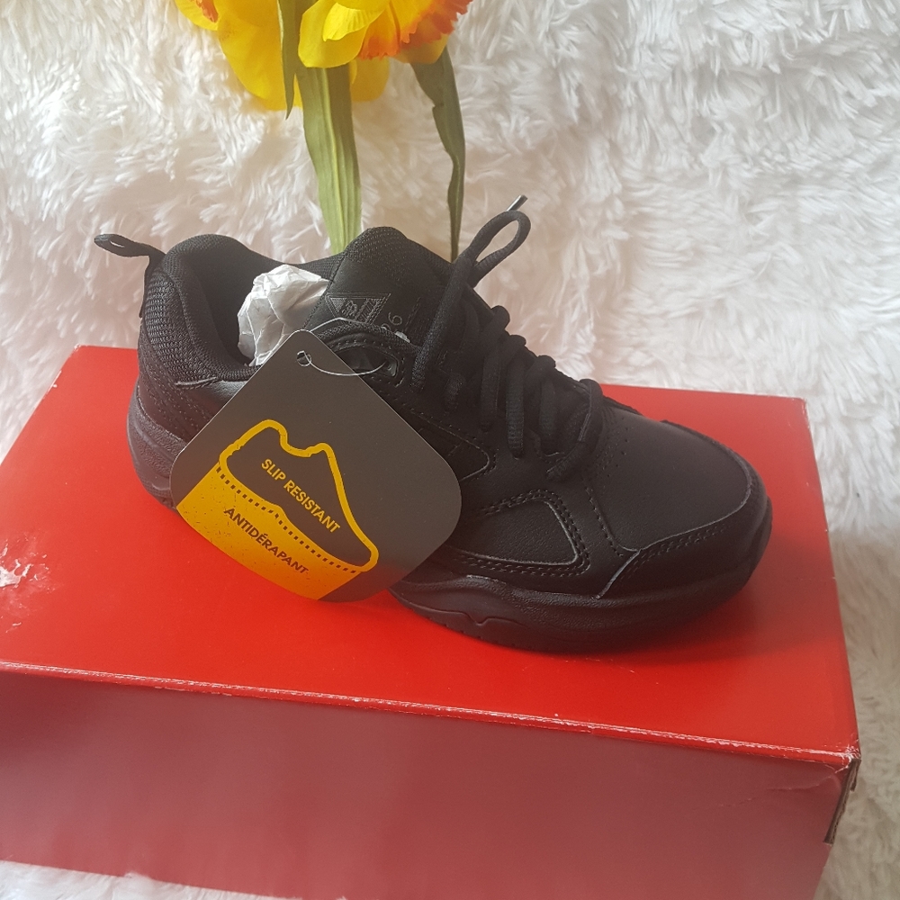 New Balance Women's Resistant 626 V2 Shoes